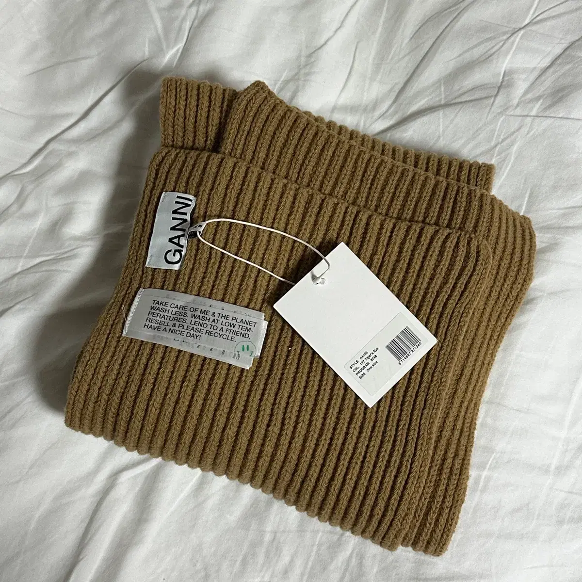 New product) Ganni muffler scarf beige