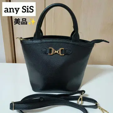 블랙 토트백 골드 금장 장식 포함