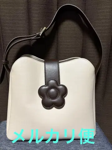 MARY QUANT 플랩 디지 토트 베이지