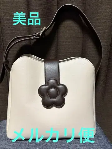 MARY QUANT 플랩 디지 토트 베이지