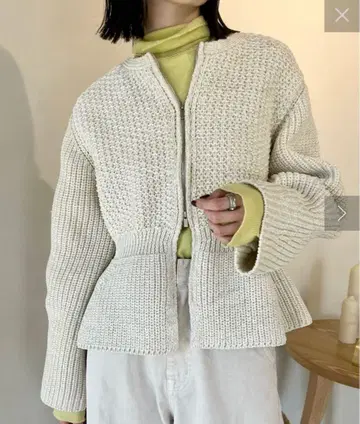 새상품 mystic 멜란지 페플럼 가디건 니트 아이보리 mline