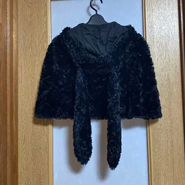 PEACE NOW 토끼 귀 후드 부착 복슬복슬 케이프 블랙