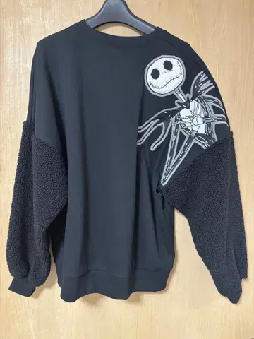 [ 새상품 ] 디즈니 나이트메어 잭 맨투맨 트레이닝복 M 손잡기