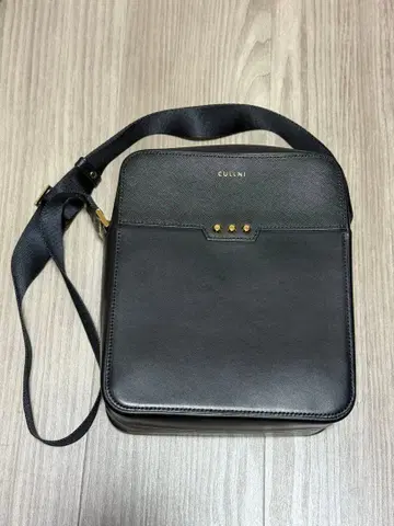 CULNI 블랙 숄더백