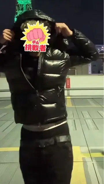 블랙 후드 부착 다운 자켓