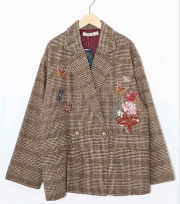 이즈스칼라 553251: 꽃 나비 자수의 오버 사이즈 체크 무늬 자켓