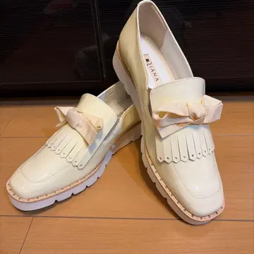 다이애나 화이트 리본 포함 로퍼 통굽 25cm