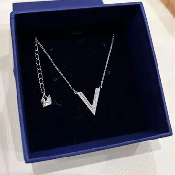 스와로브스키 V자 실버 목걸이