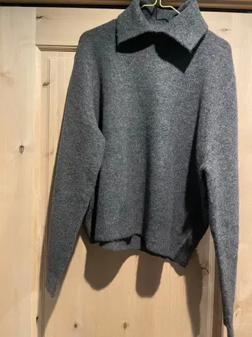 새상품 H&M 터틀넥 스웨터 카라 부착 니트 다크 그레이