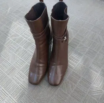 숏부츠 브라운 사이드 스트랩 24cm