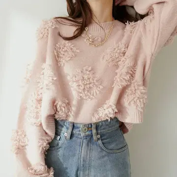 내추럴 꾸뛰르 복슬복슬 플라워 라이크 니트