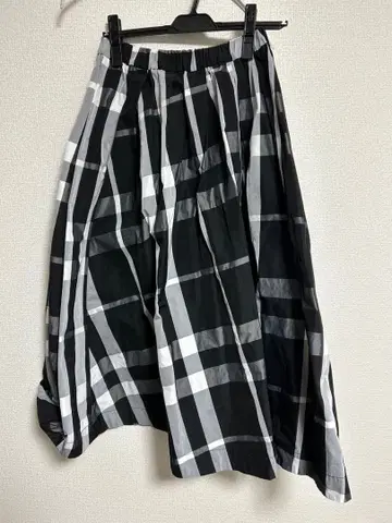 아모르 카프리스 체크 롱 스커트