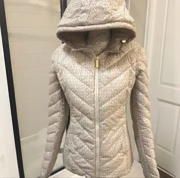 [ 새상품 ] 마이클코어스 퀼팅 다운 자켓 후드 부착