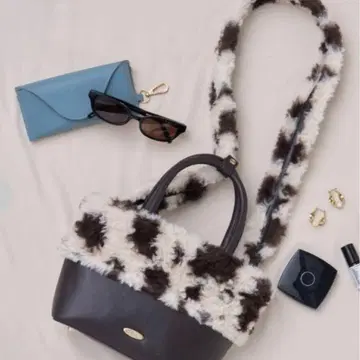 [ 새상품 ] LILY BROWN 에코 퍼 절개 토트 브라운