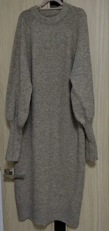 긴팔 니트 원피스 베이지