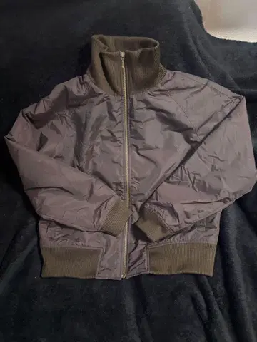 주말 특가 [희소] 유니클로 다크 브라운 하이넥 자켓