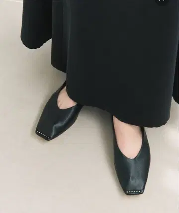 LE TALON 스퀘어 스터드 바부쉬 25.5cm