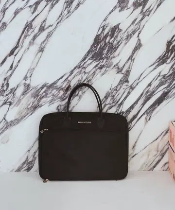Maison de FLEUR 블랙 PC 백