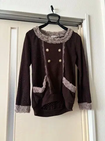 axes femme 브라운 긴팔 상의