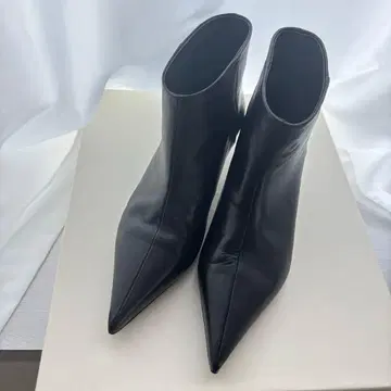 포인트 가죽 앵클부츠