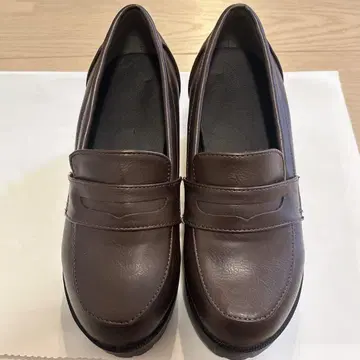 [ 미사용 새상품 ] 통굽 로퍼 브라운 SS 사이즈
