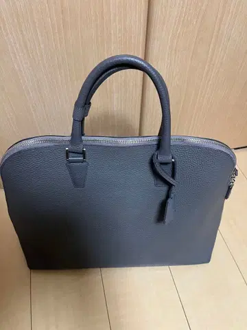 유나이티드 애로우즈 라운드 브리프 케이스 소가죽 그레이