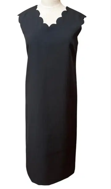 Liala x PG 슬리브리스 스캘럽 원피스 무릎 기장 블랙 갸냘픈