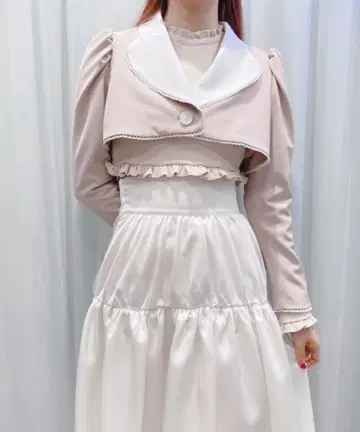 lilLilly 스캘럽 숏 자켓