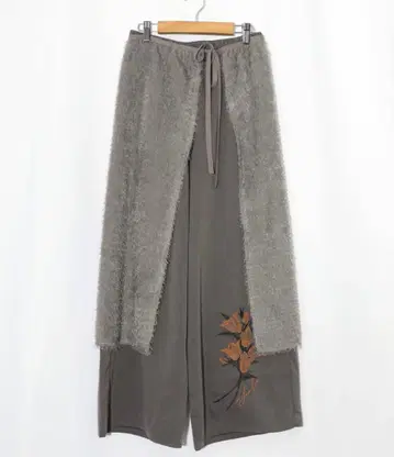 이즈스칼라 553253: 프린지 쉬폰 랩 스커트 포함 꽃 자수 팬츠