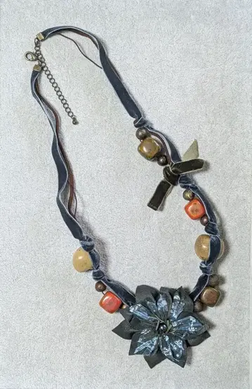 플라워 모티브 블루 로즈 초커