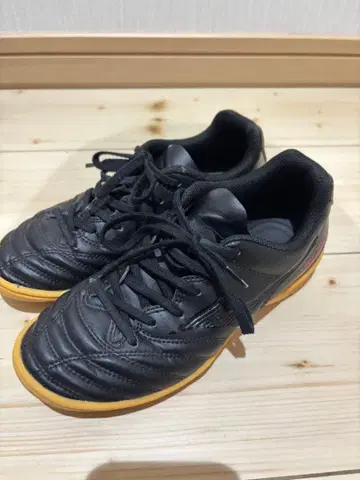 미즈노 풋살화 블랙 22cm