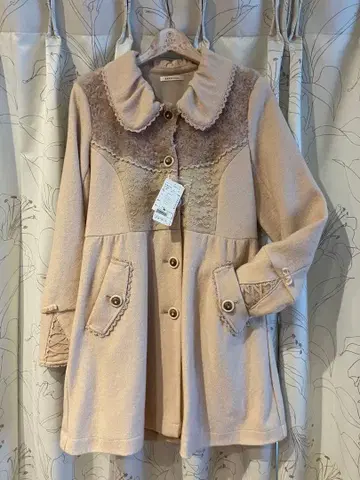 베이지 프릴 롱 코트