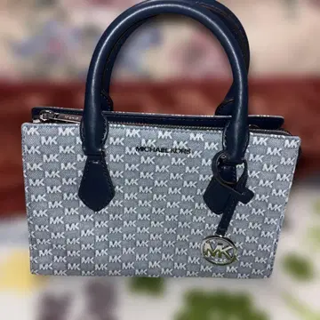 미사용품 MICHAEL KORS 네이비 실버 핸드백