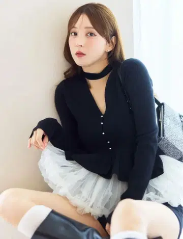 에이미스트와르 벌룬헴 니트 가디건