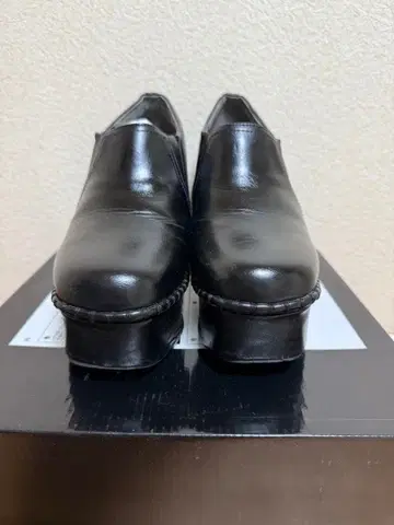 요스케 통굽 펌프스