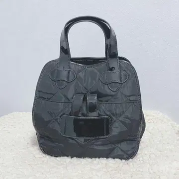 TILA MARCH (틸라 마치) 블랙 퀼팅 핸드백