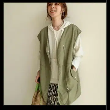 올리브 그린 슬리브리스 자켓