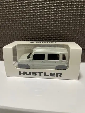 HUSTLER 화이트 미니카