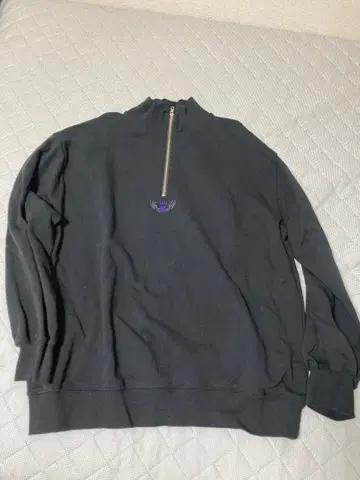 HARE 하프 지퍼 블랙 맨투맨