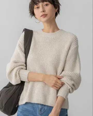 23구 아이보리 크루넥 니트 38 사이즈