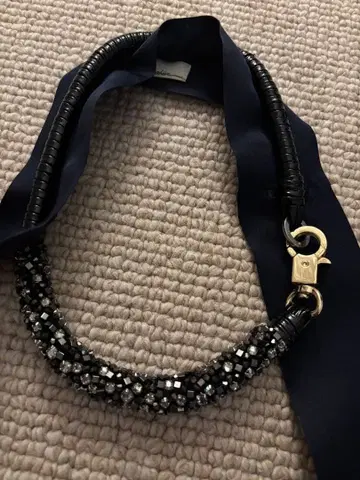 필립림 비즈 목걸이 다크 네이비 리본