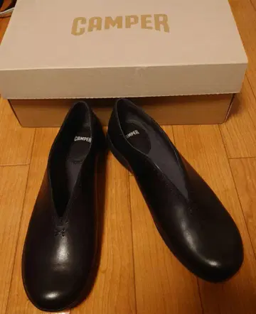 CAMPER 블랙 가죽 로퍼