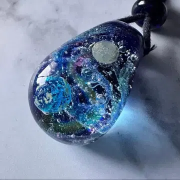 잠자리 구슬 지구 달 우주 유리