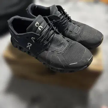 O n 클라우드5 27.5cm