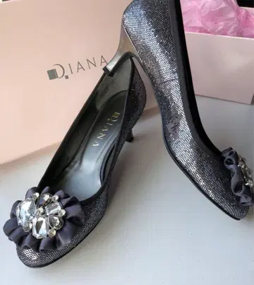 다이아나 비쥬 장식 그레이 하이힐 일본제 23cm 새상품