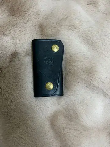 ILBISONTE 가죽 키케이스 블랙 골드 금장 장식