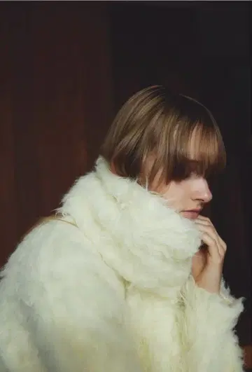 미사용 새상품 The toe Eltz Shaggy Vneck Knit