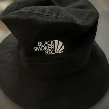 BLACK SMOKER REC 버킷햇 블랙
