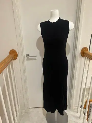 미슈마슈 블랙 슬리브리스 롱 원피스