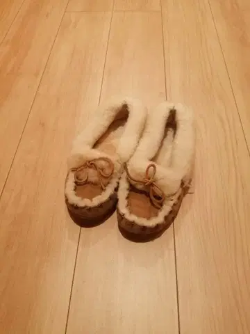 미네통카 퍼 베이지 모카신 복슬복슬 플랫 5